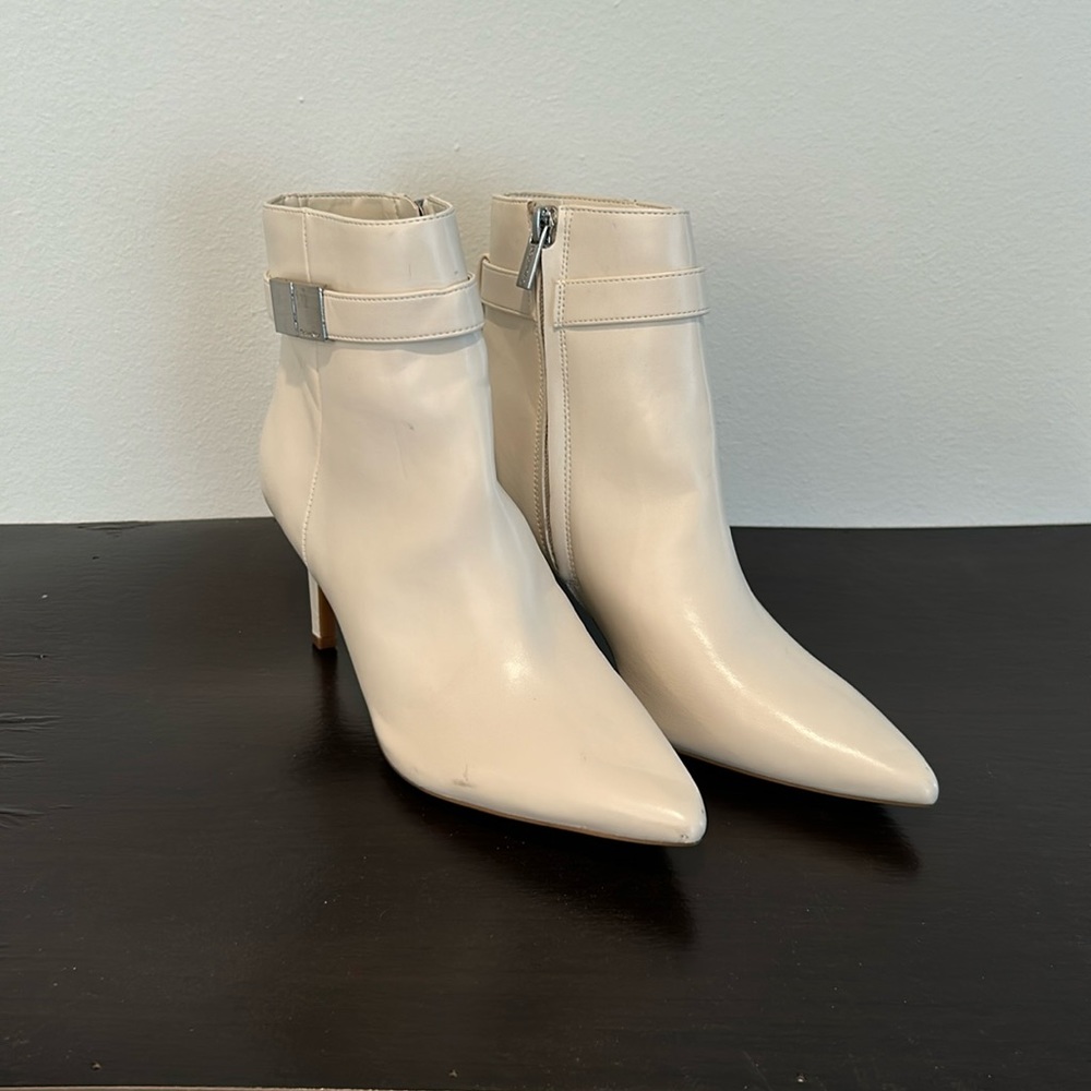 Calvin Klein Women Sarity Ankle Boot Chick Cream Pointed Toe Buckle Zip 6.5M